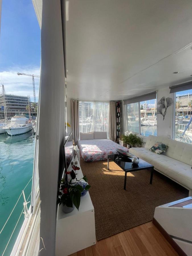 Light Bedroom In A Home Boat 巴塞罗那 外观 照片